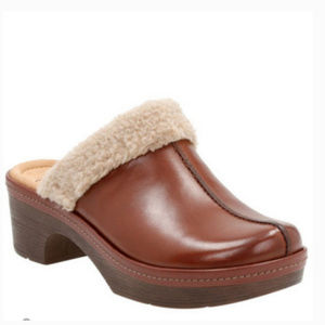 Size 9.5 Clarks dark tan women clogs